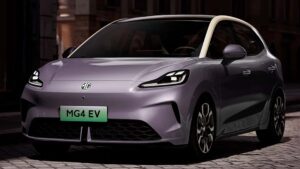 MG4 EV elektrisk bil parkeret i bymiljø
