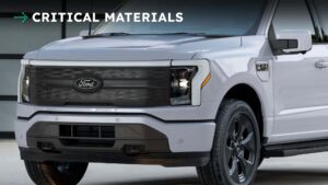 Forreste visning af en grå Ford F-150 Platinum el-lastbil
