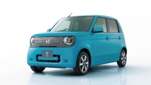 Blå elektrisk bil fra Honda med moderne design set forfra