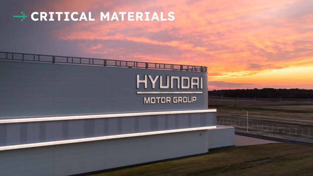 Hyundai Motor Group bygning ved solnedgang med teksten Critical Materials