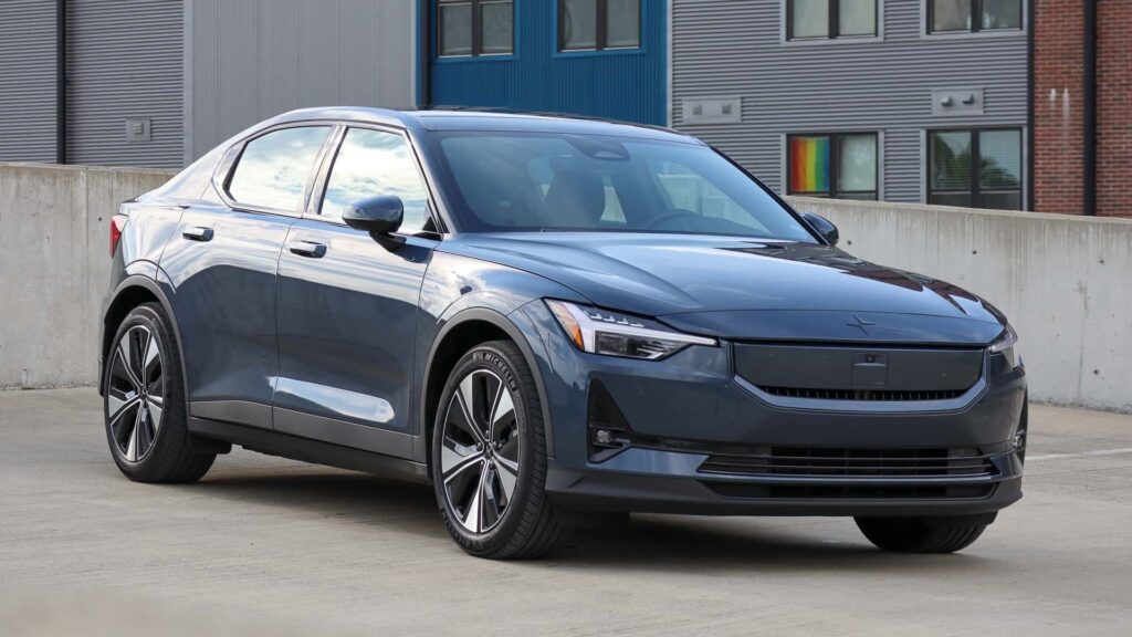 Elektrisk bil med moderne design på parkeringsplads, velegnet til elbilentusiaster