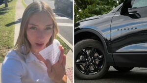 Kvinde holder en note foran en sort Chevrolet Blazer bil