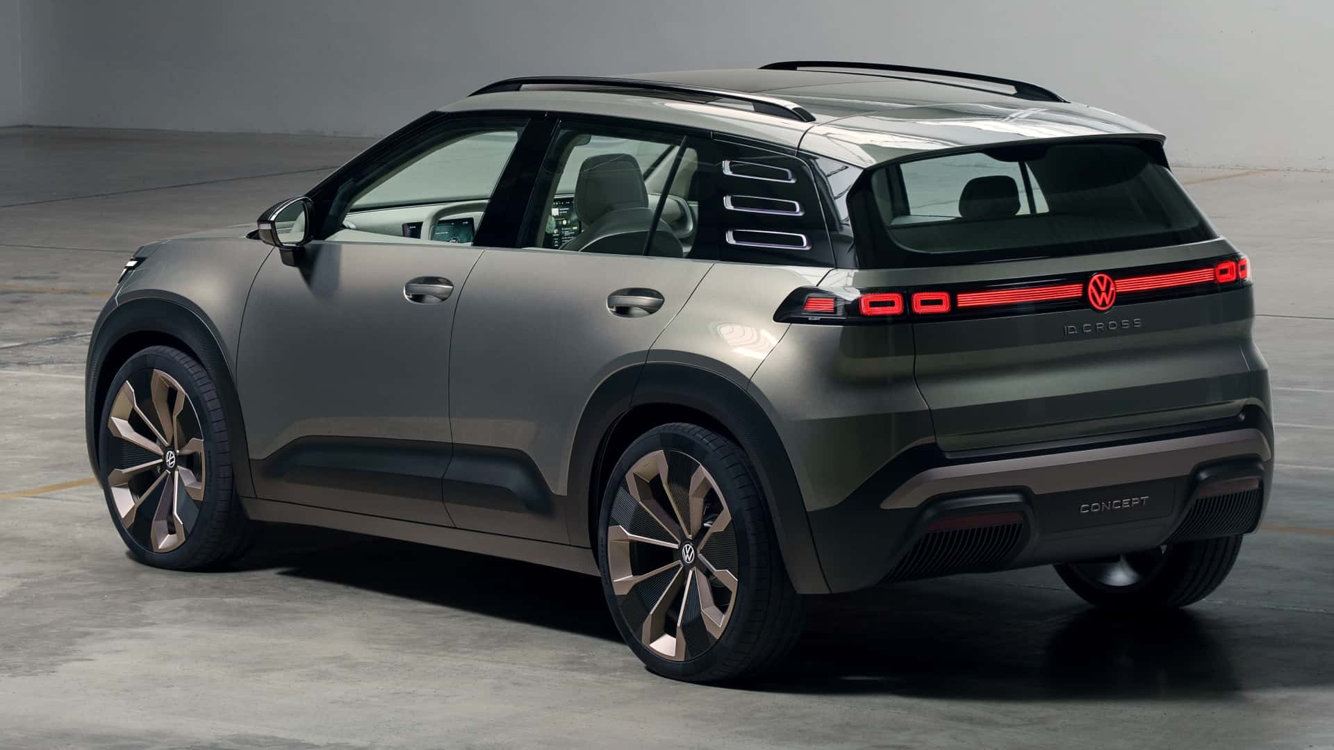 Volkswagen ID. Crozz conceptbil set bagfra i en parkeringskælder