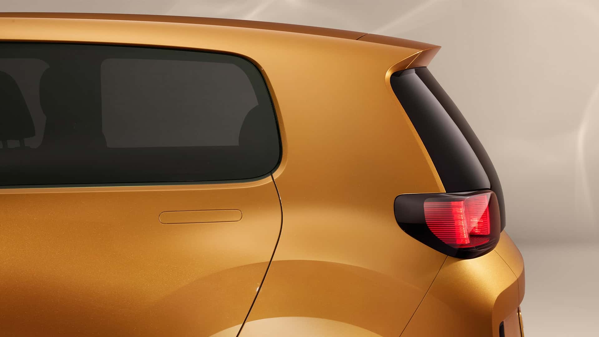 Bageste del af en gylden elbil med moderne design