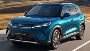 Elektrisk SUV i bevægelse på en vej