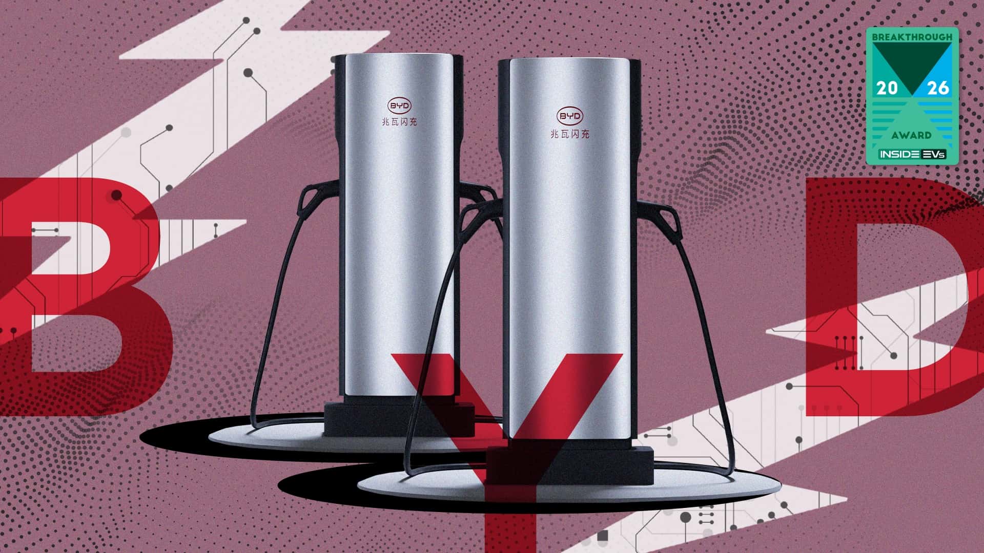 To BYD ladestationer mod en baggrund af elektroniske kredsløb og Breakthrough Award 2026 mærkat