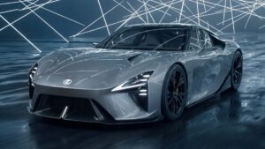 Futuristisk elektrisk sportsvogn i et moderne, oplyst miljø
