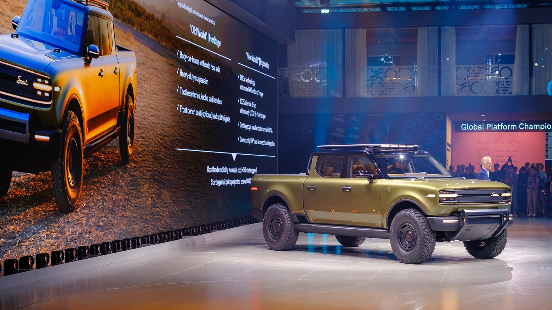 Præsentation af ny elektrisk pickup truck på et globalt bilshow