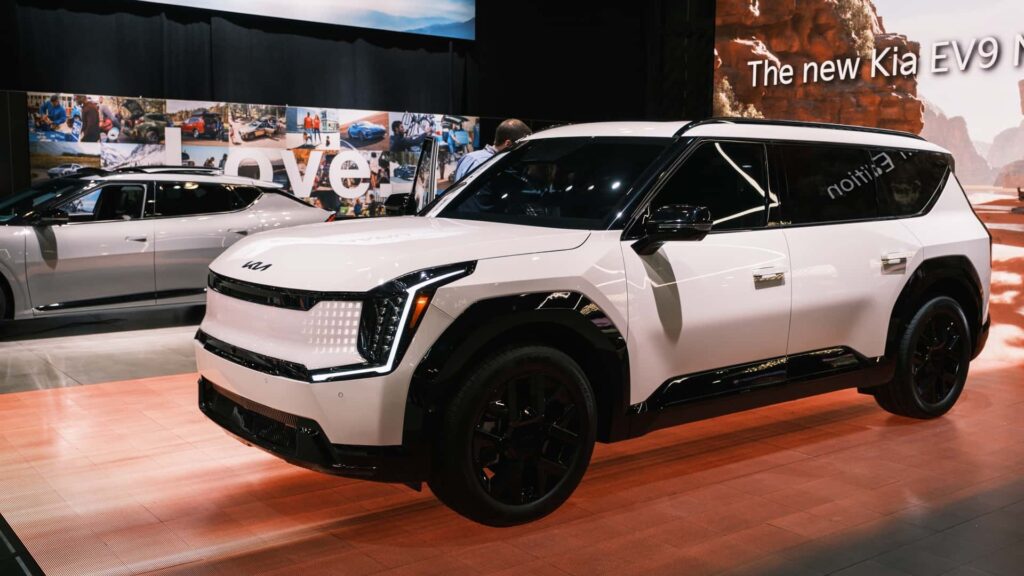 Kia EV9 elbil præsenteret på en biludstilling