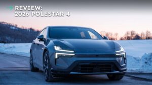 2026 Polestar 4 elbil foran sneklædt landskab ved solnedgang