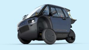 Moderne tre-hjulet elektrisk køretøj på lyseblå baggrund