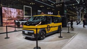 Elektrisk Kia taxi vist på biludstilling