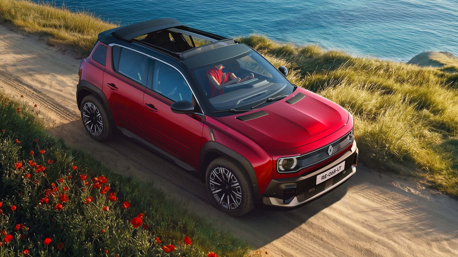 Rød elbil kører på en naturskøn kystvej