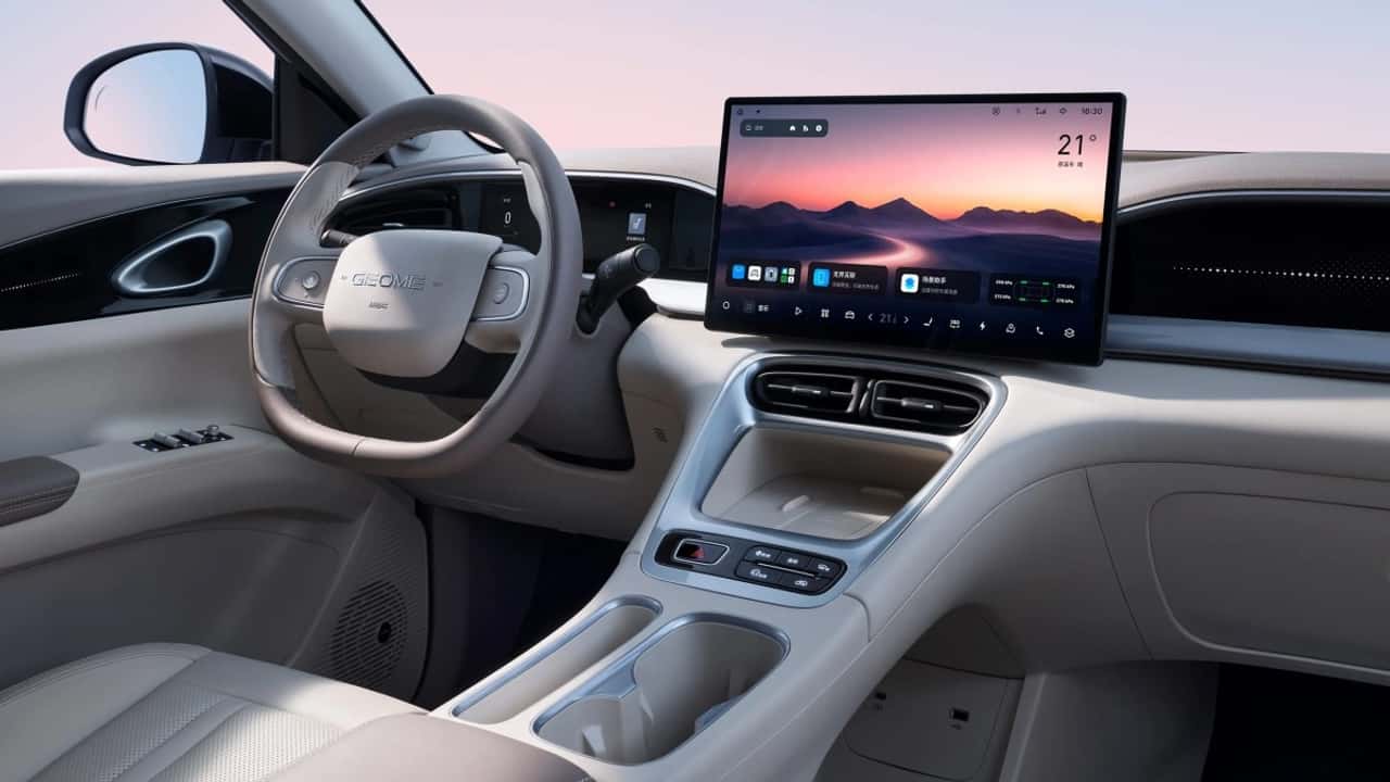 Geely GEOMETRY bilinteriør med digital skærm