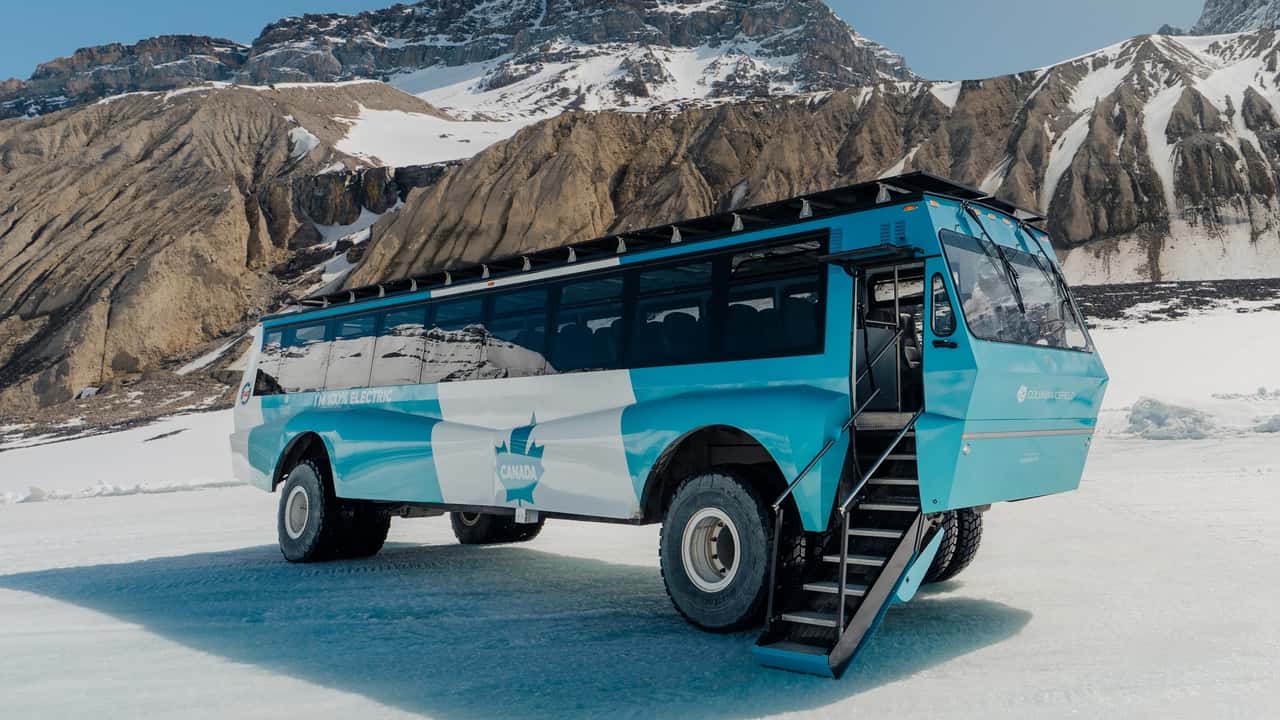 Elektrisk bus på snedækkede bjerge