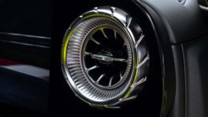 Nærbillede af Tesla ventilationssystem med moderne design