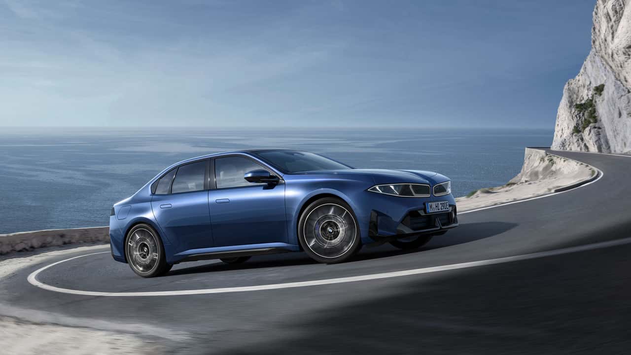 BMW elbil på snoet kystvej