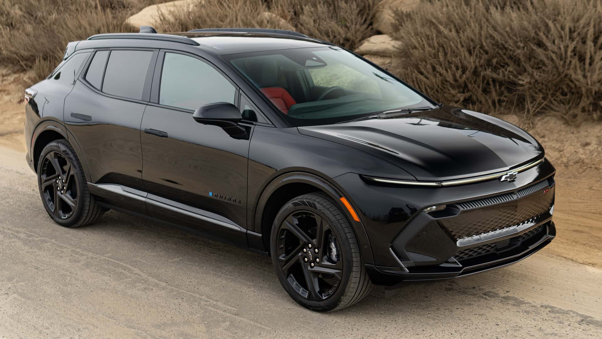 Chevrolet Equinox EV parkeret på grusvej