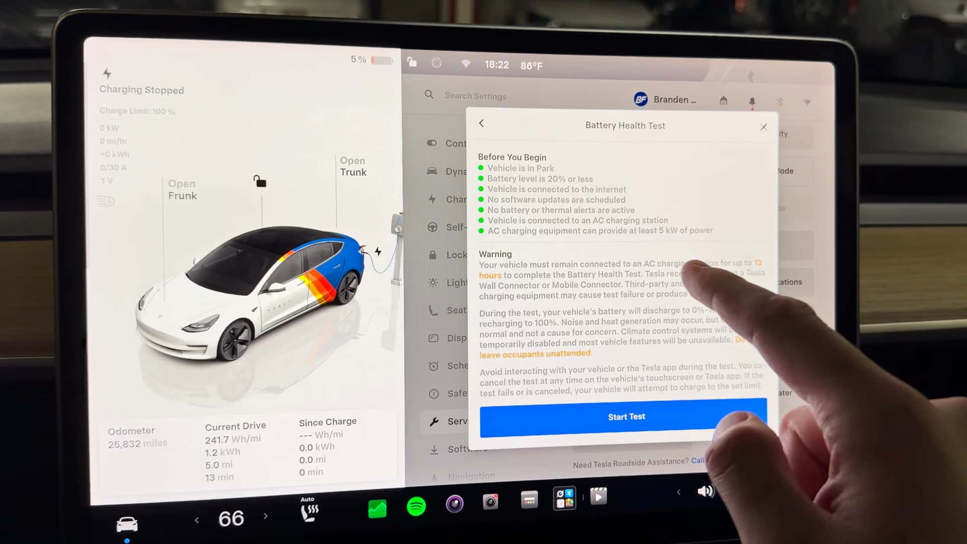 Tesla Model 3 skærm viser batteritestmenu