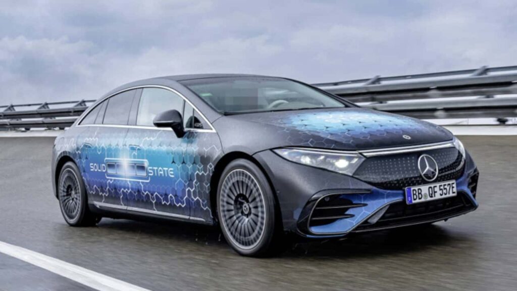 Mercedes EQS elbil på motorvej