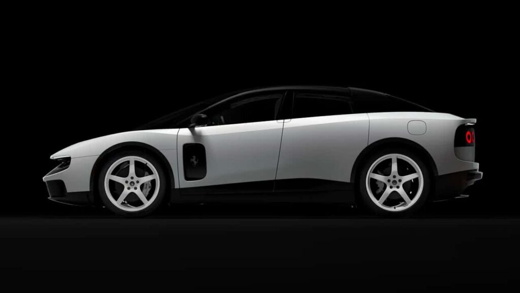 Ferrari-logo på sportslig elektrisk bil i profil