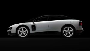 Ferrari-logo på sportslig elektrisk bil i profil