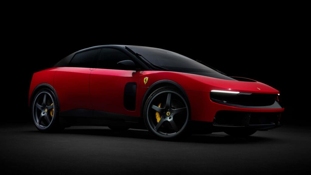 Rød Ferrari elbil præsenteret i mørkt rum