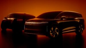 Lucid elektrisk SUV i dramatisk lys