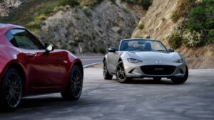 Mazda Roadster i bjerglandskab