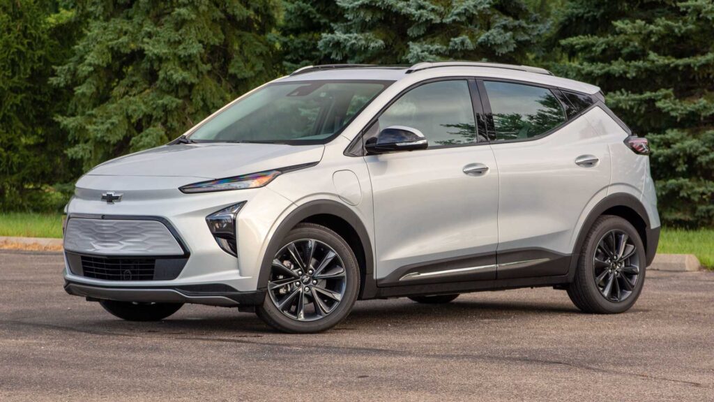 Chevrolet Bolt EUV parkeret på vejen