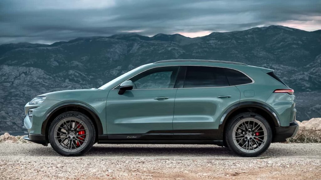 Porsche elektrisk SUV ved bjerge