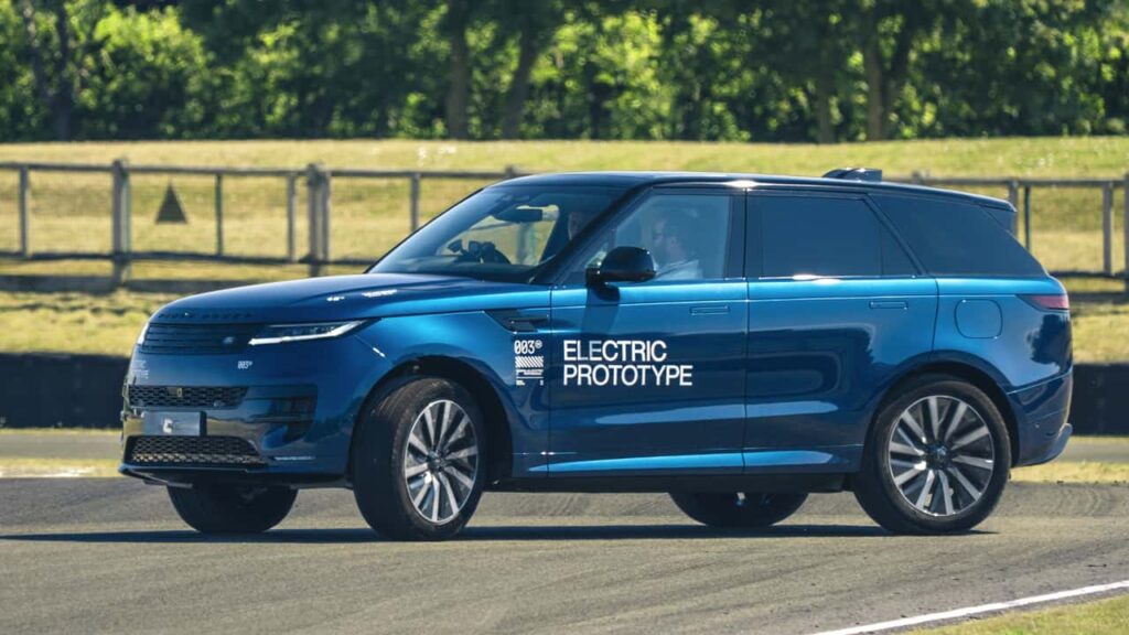 Land Rover elektrisk prototype SUV på en bane
