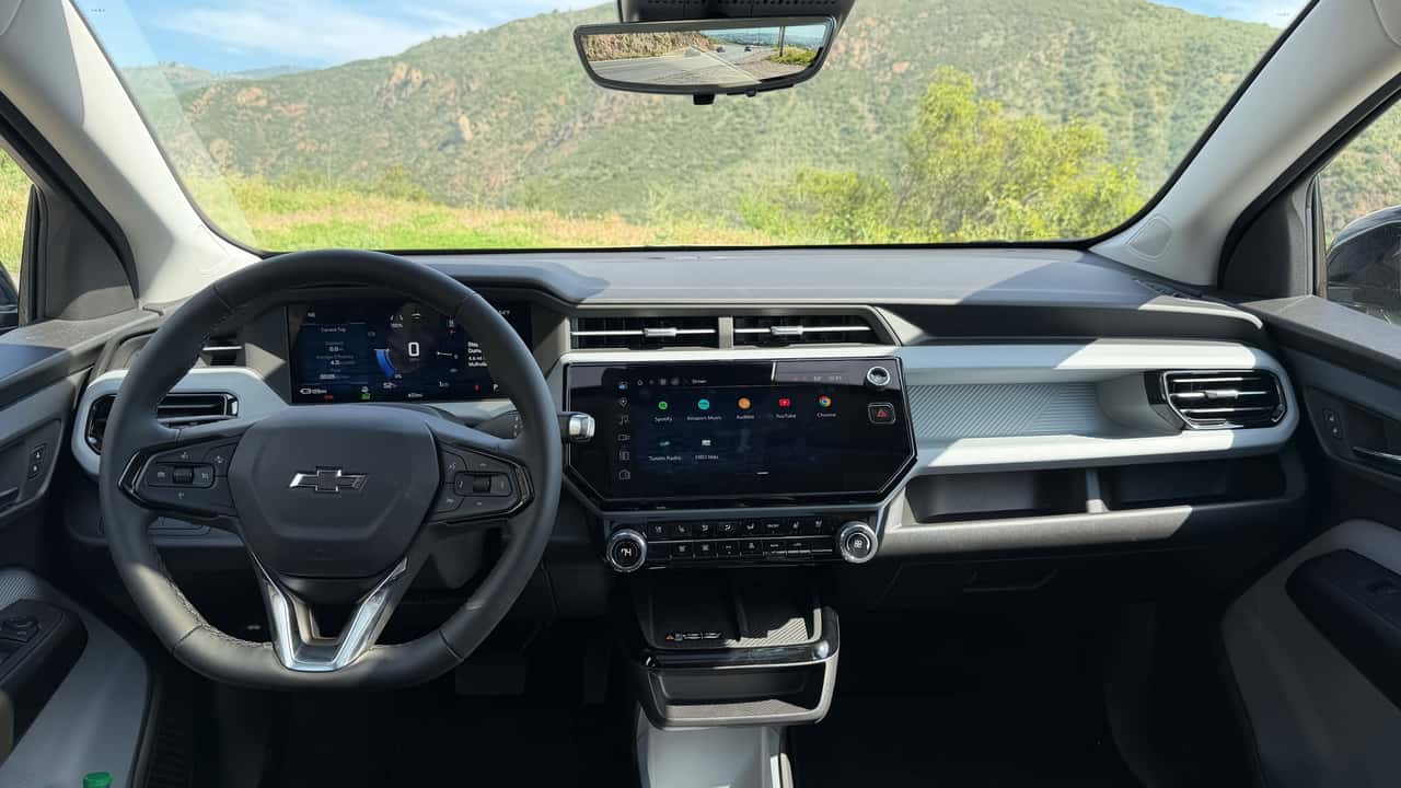 Chevrolet interiør med rat og instrumentbræt