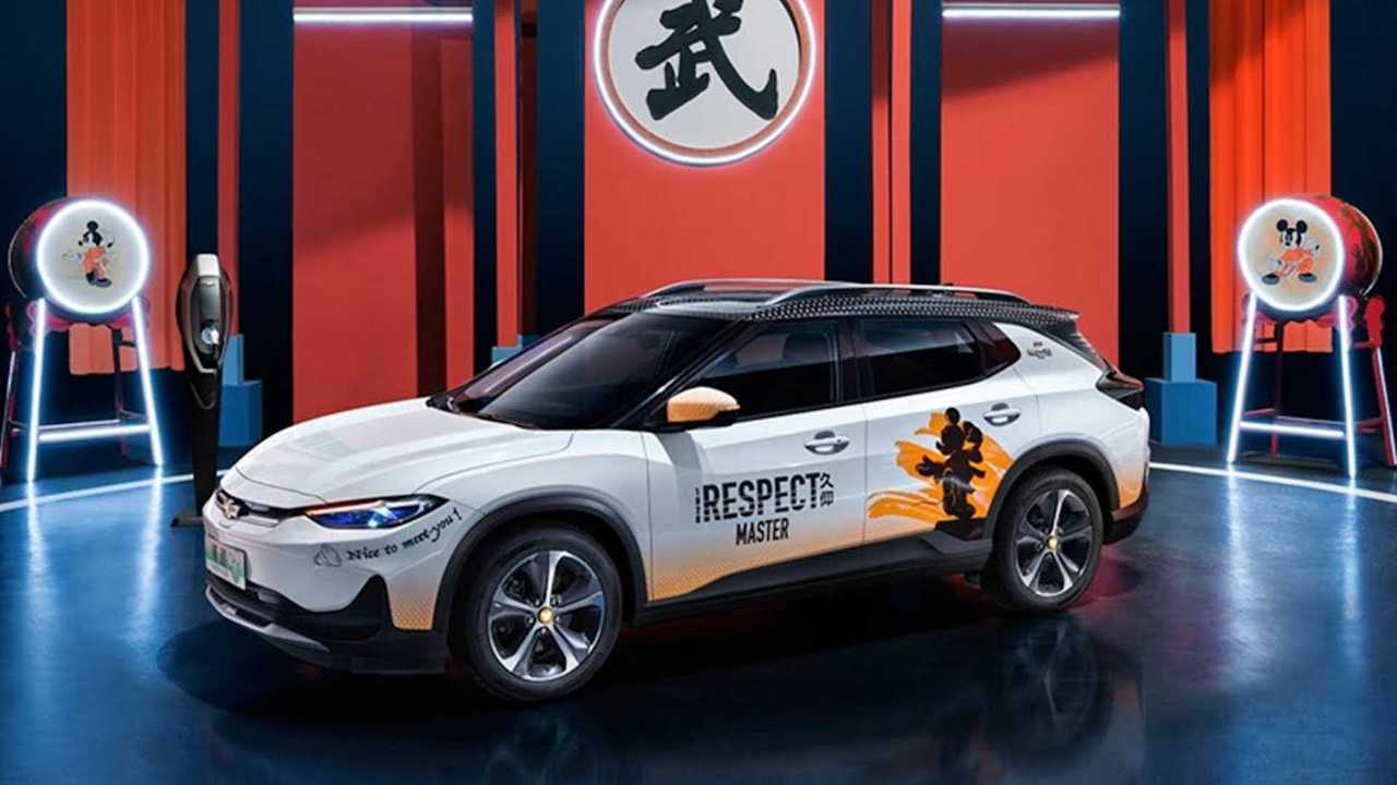 Changan crossover elbil i udstillingslokale