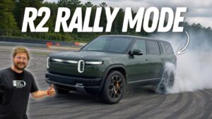 Rivian SUV i drift på bane