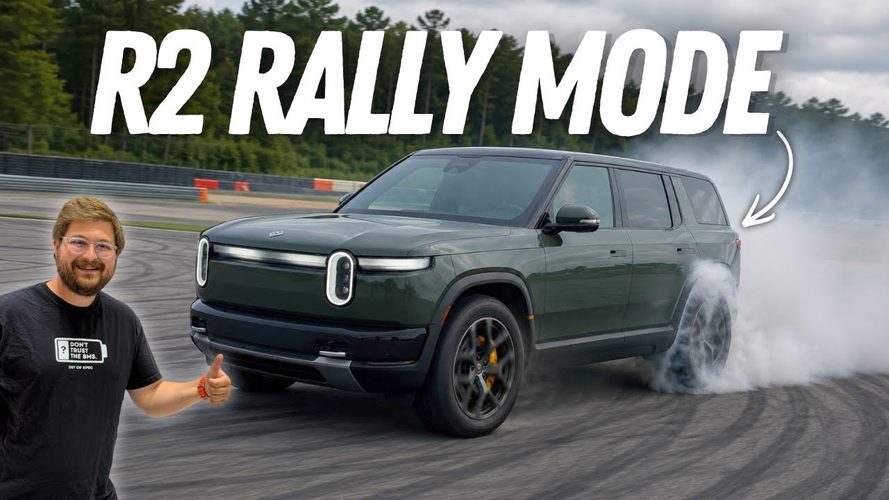Rivian SUV i drift på bane