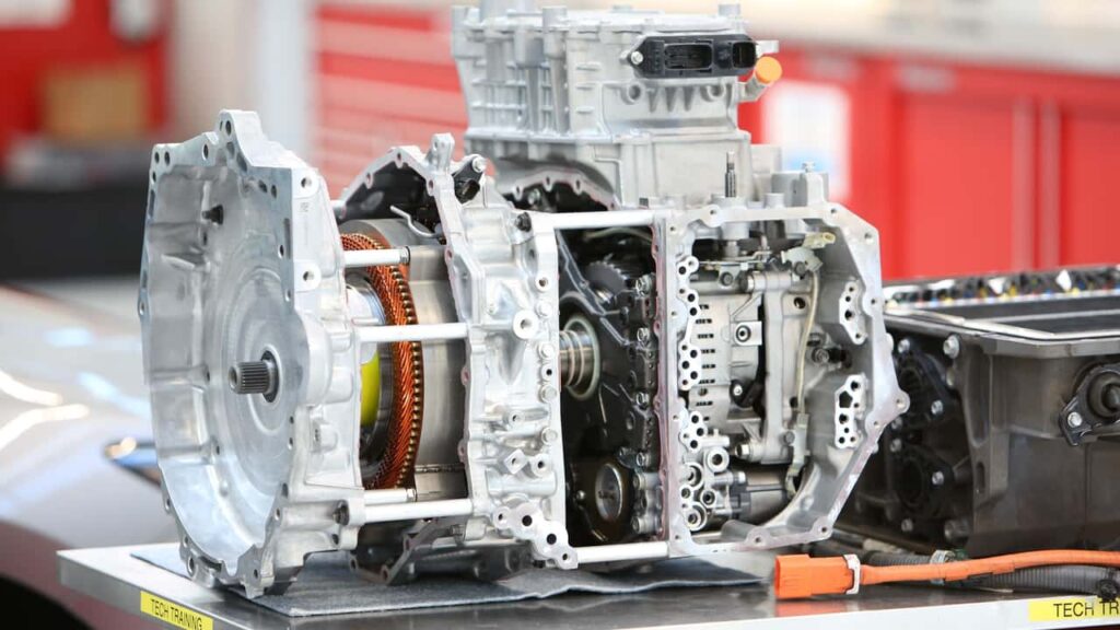 Elektrisk motor i et værkstedsmiljø