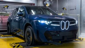 BMW iX i testlaboratorium