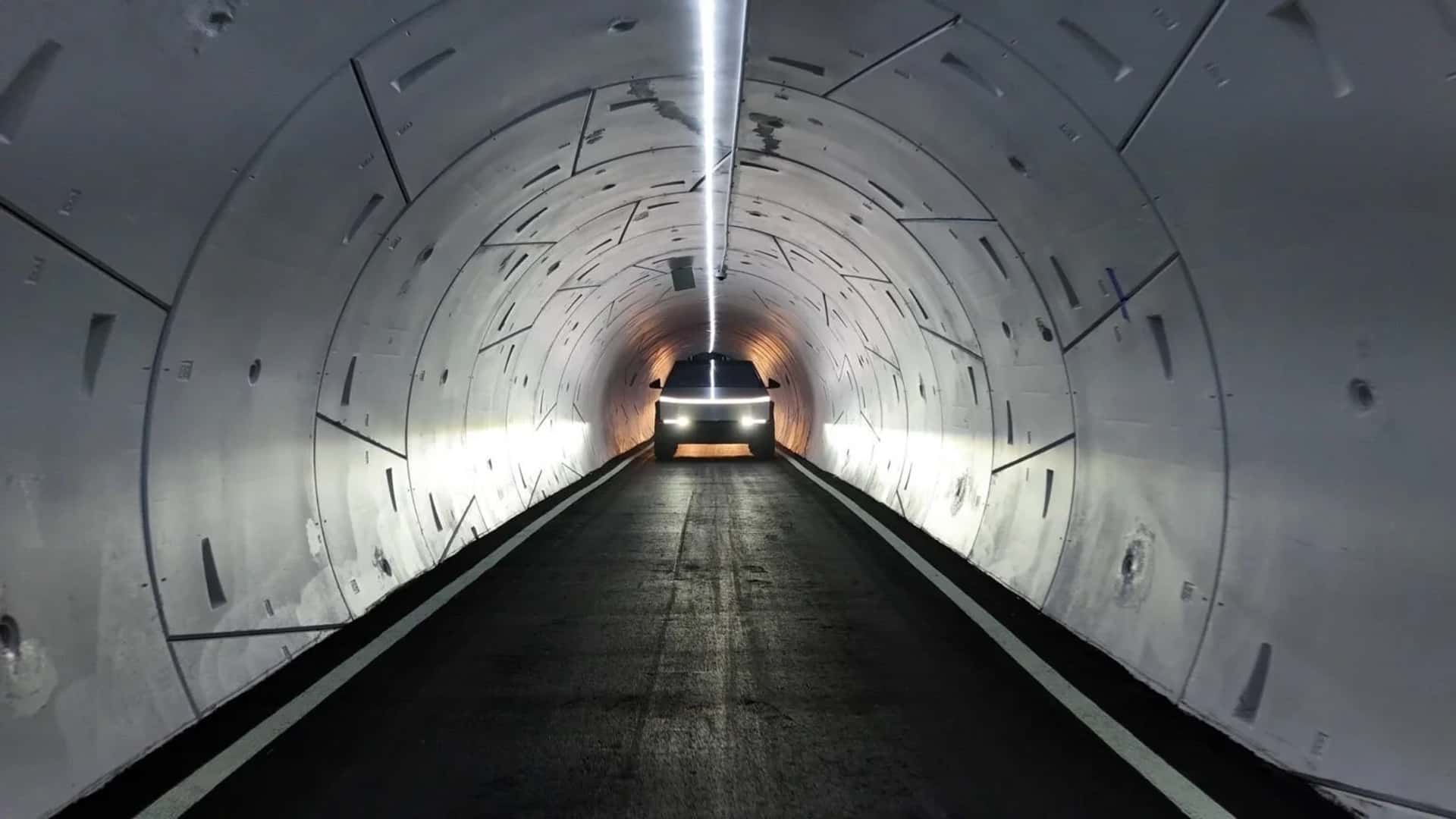 Tesla Cybertruck i en tunnel