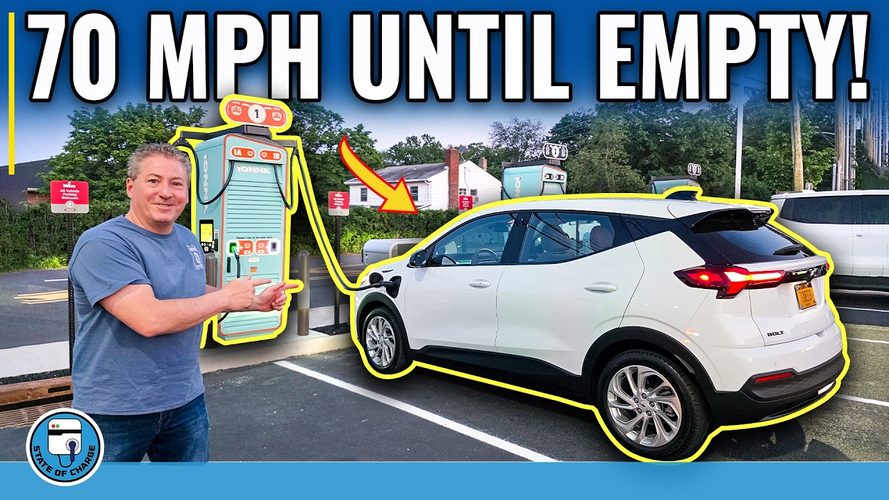 Chevrolet Bolt EV under opladning ved station