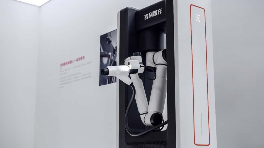 Geely robotoplader i udstillingslokale