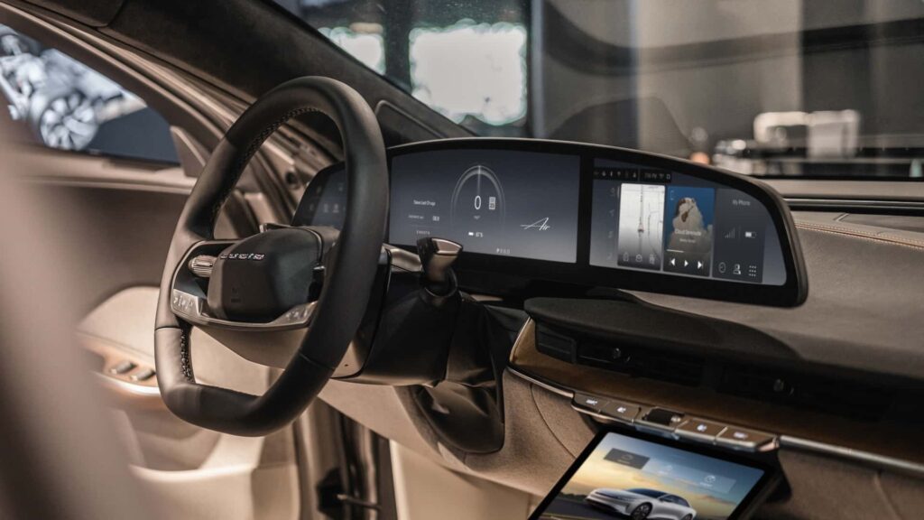 Lucid Air cockpit med digitalt display og infotainment