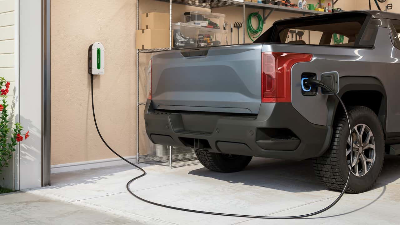 Elektrisk pickup til opladning i garage