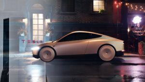 Tesla konceptbil parkeret ved restaurant om natten