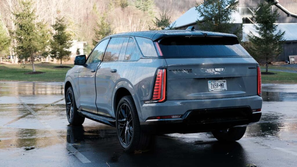 Cadillac Escalade IQ parkeret udendørs