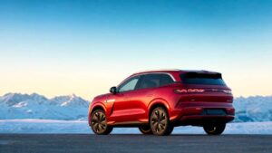 BYD Atto 3 i bjerglandskab