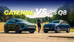 Porsche Cayenne og Audi RS Q8 står parkeret udendørs
