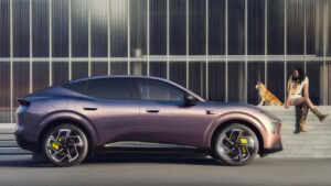 Elektrisk crossover ved moderne facade